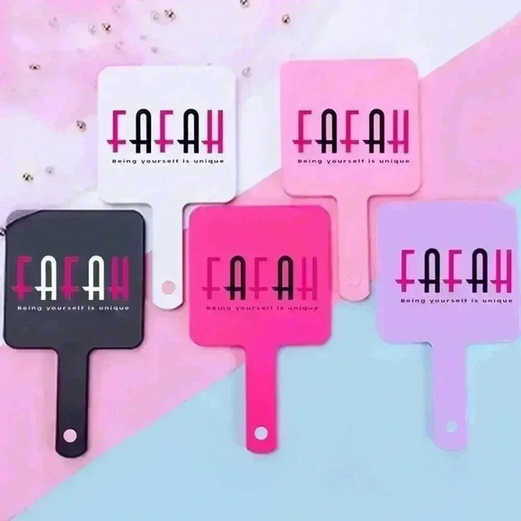 Gorgeous Hand Mirror - Picture 4 of 8